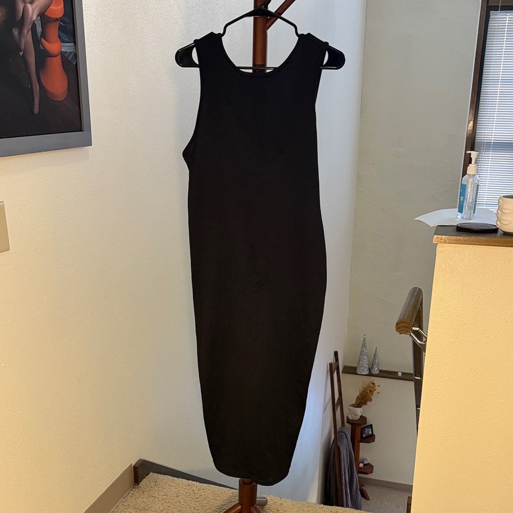 Elegant Black Sleeveless Dress